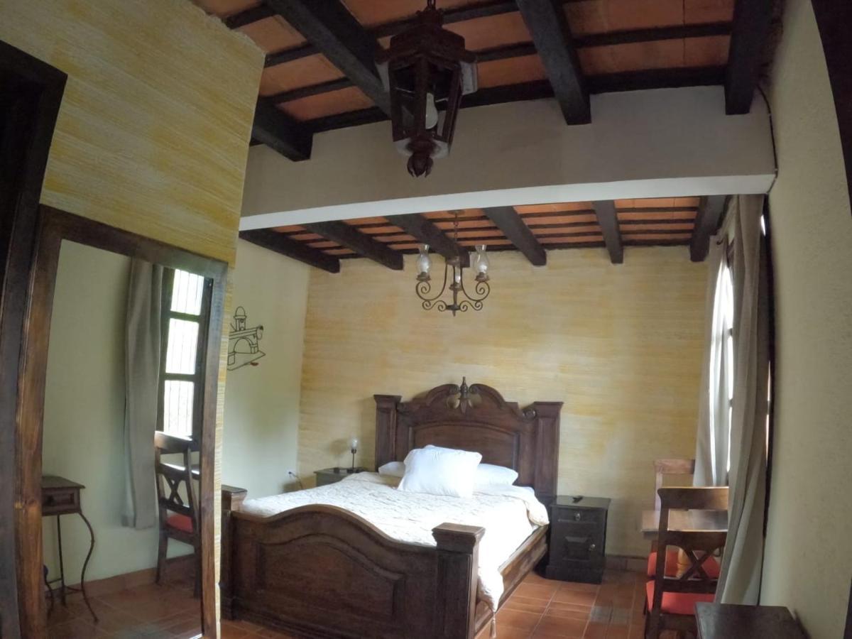 Hotel El Mirador Anexo 1 Santa Lucía Milpas Altas Habitación foto