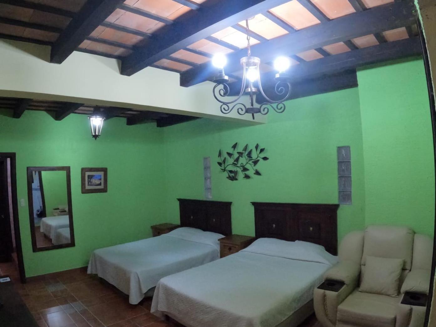 Hotel El Mirador Anexo 1 Santa Lucía Milpas Altas Habitación foto