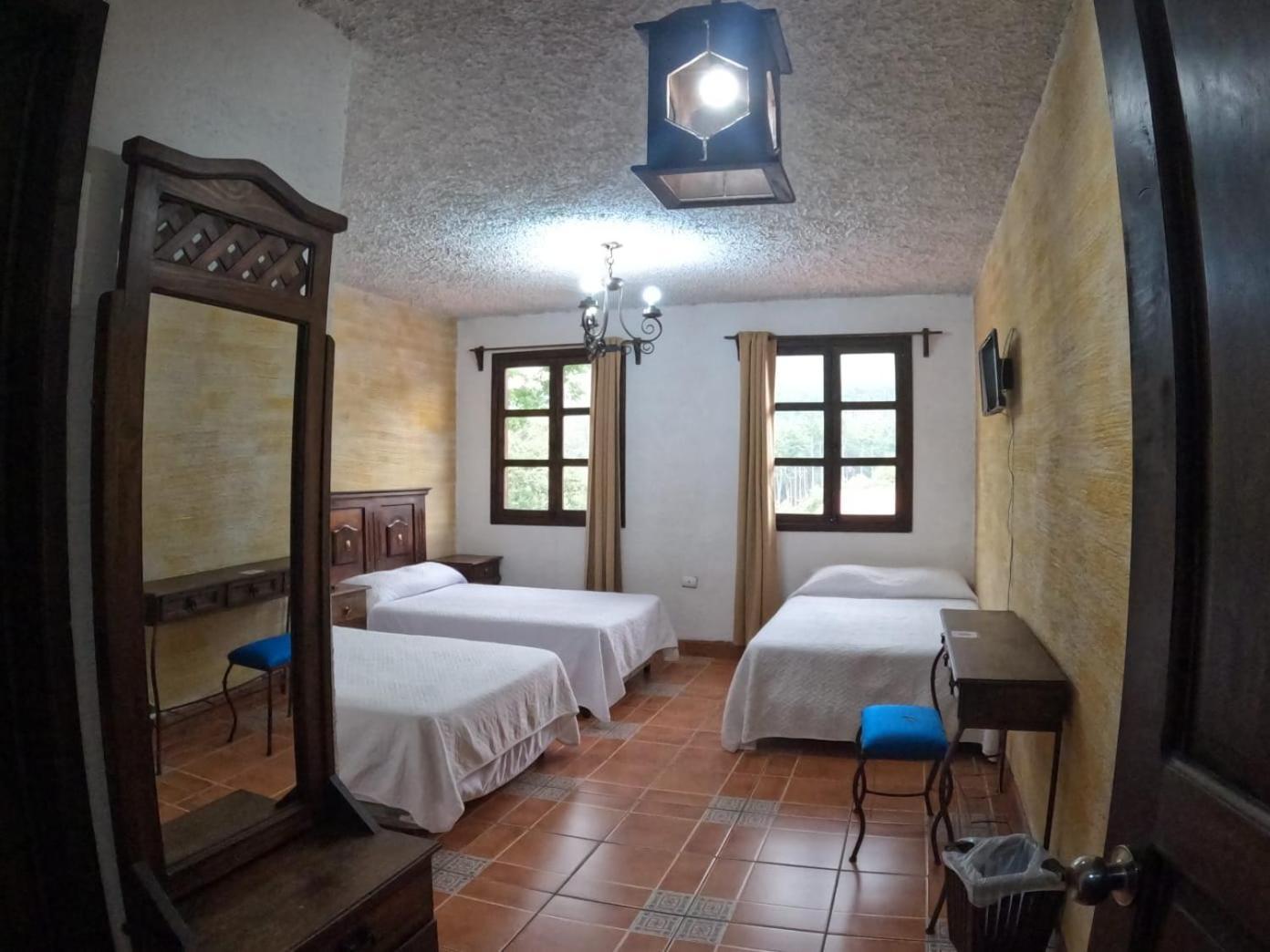 Hotel El Mirador Anexo 1 Santa Lucía Milpas Altas Habitación foto