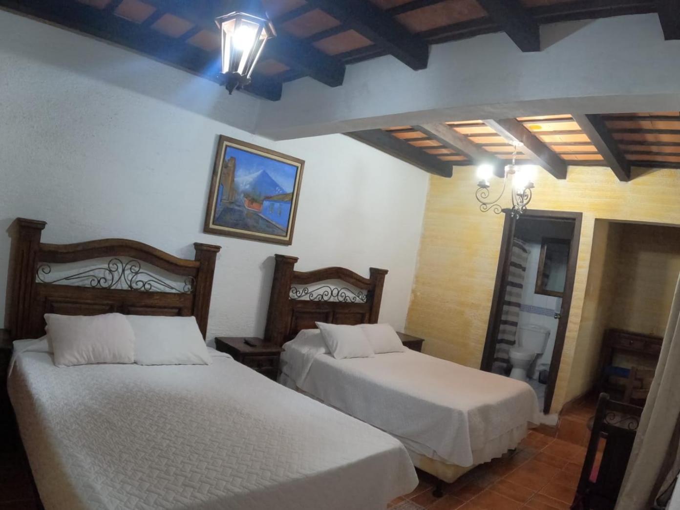 Hotel El Mirador Anexo 1 Santa Lucía Milpas Altas Habitación foto
